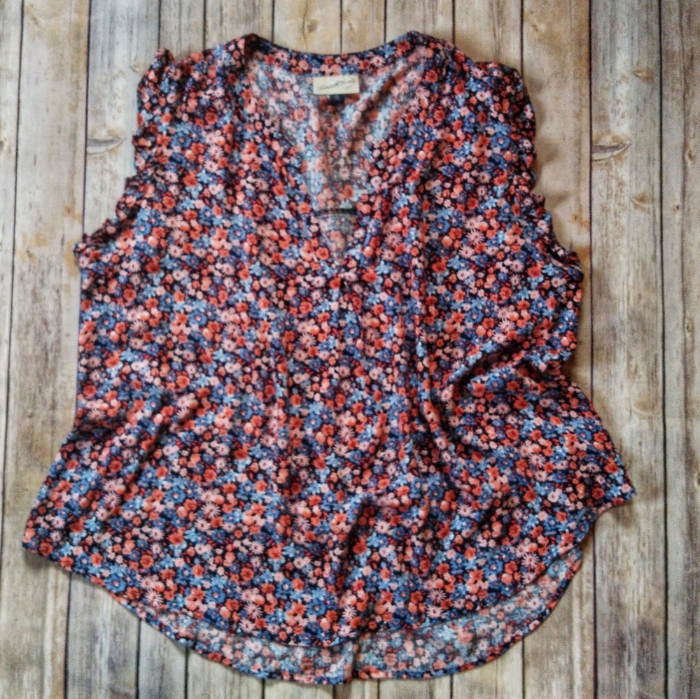 💸🎉 Host Pick 🌟 Universal Thread | floral top